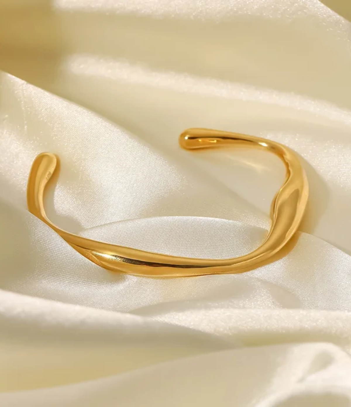 Thin Wave Open Bracelet